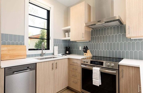 Traverse City Apartment | Hamilton Place - 305 (3 units) Sleeps 12