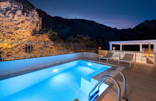 Stegna Villa | Hamilton Sea Front Villa