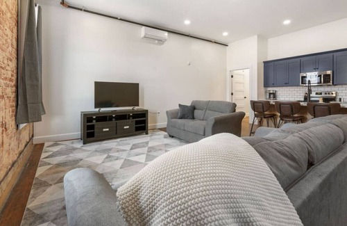 Millersburg Apartment | Hamilton Suite - American Hall