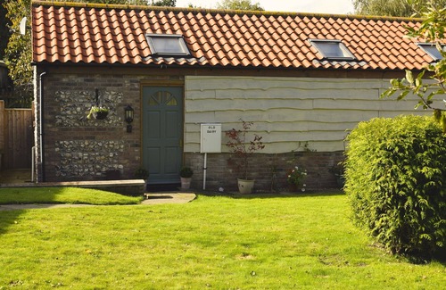 East Knighton House | HAMLET, 1LEVEL, PRIVATE ENCLOSED GARDEN., MAX 2 MEDIUM SIZE DOGS £20 PER DOG.