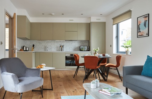 Hammersmith Broadway Apartment | Hammersmith Mews by Viridian Apartments