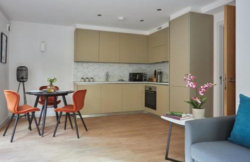Hammersmith Broadway Apartment | Hammersmith Mews by Viridian Apartments