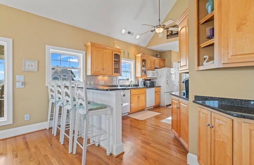 Manteo House | Hammock Village 14 | Seasonal Hot Tub | Elevator | Pet Friendly