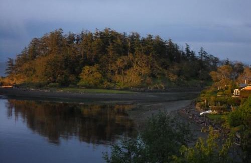 Regional District of Nanaimo House | Hammond Bay Oceanside Guesthouse