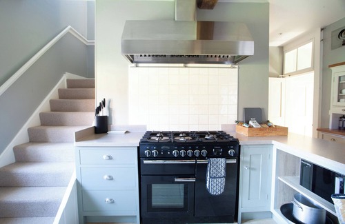 Stroud House | HAMMONDS FARMHOUSE, family friendly, luxury holiday cottage in Stroud