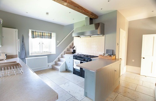Stroud House | HAMMONDS FARMHOUSE, family friendly, luxury holiday cottage in Stroud