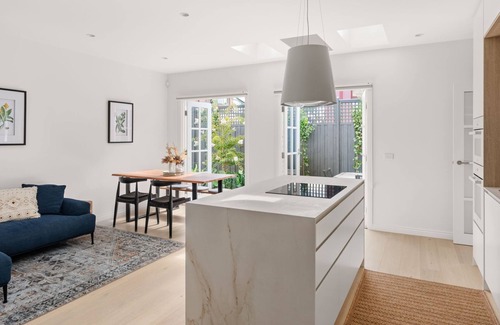 Sandringham House | Hampton Beach Pearl - A stunning architecturally designed townhouse