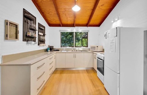 Bright Apartment | Hampton Cottage, Bright