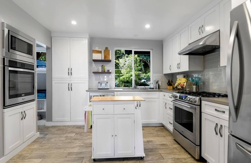 Pacific Palisades House | "Hampton House" Ocean Views. Family & Pet Friendly. WEEKLY AND MONTHLY DISCOUNTS