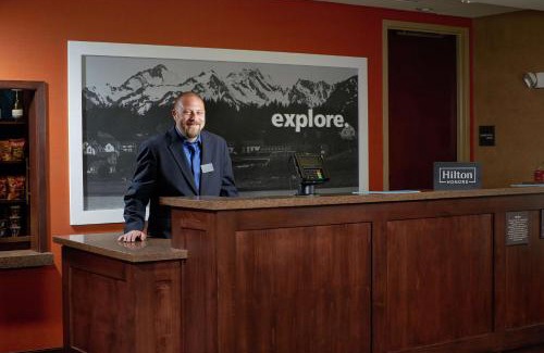 Southeast Salem Hotel | Hampton Inn and Suites Salem