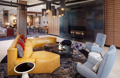 D Street - West Broadway Hotel | Hampton Inn Boston Seaport District