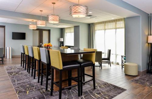 Carter Lake Hotel | Hampton Inn By Hilton Omaha Airport, Ia