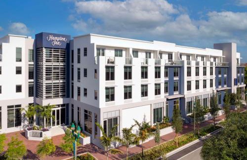 Pineapple Grove Arts District Hotel | Hampton Inn Delray Beach