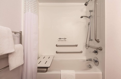 Greater South Side Hotel | Hampton Inn Des Moines-Airport