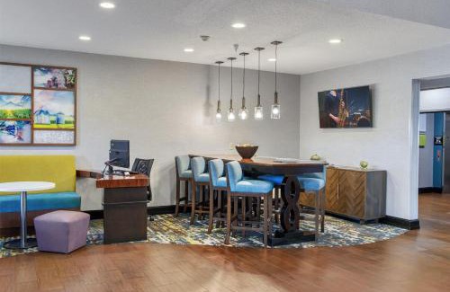 Elkhart Hotel | Hampton Inn Elkhart