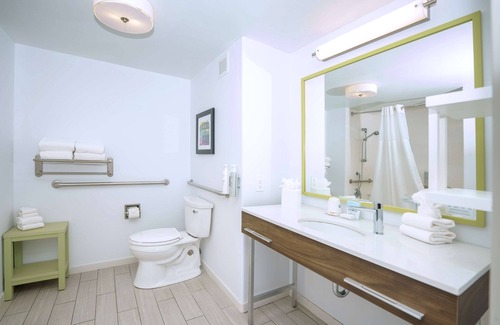 Hays Hotel | Hampton Inn Hays-North of I-70