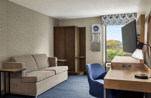 Waldron Hotel | Hampton Inn Kansas City-Airport