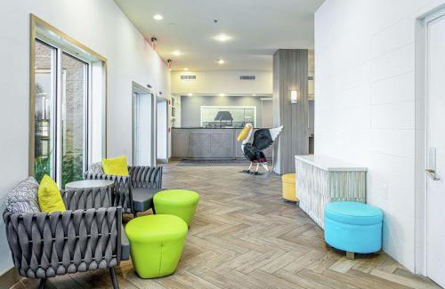 Plaza Primera Hotel | Hampton Inn Pensacola Beach