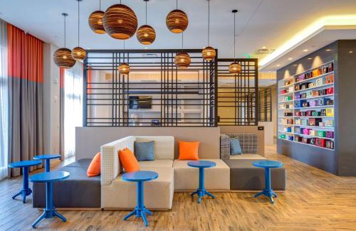 Waltham Hotel | Hampton Inn & Suites Boston/Waltham