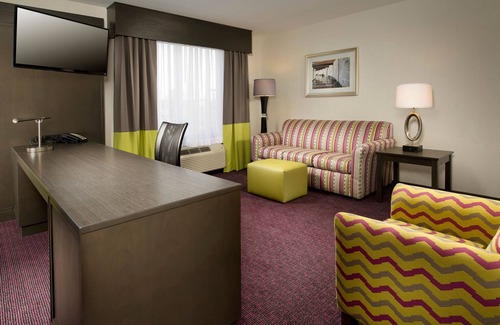 Cheektowaga Hotel | Hampton Inn & Suites Buffalo Airport