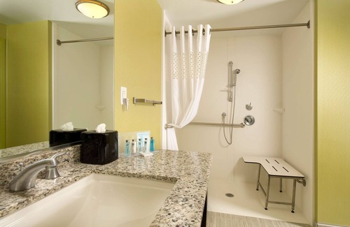 Cheektowaga Hotel | Hampton Inn & Suites Buffalo Airport