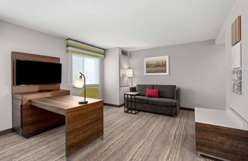 Burlington Hotel | Hampton Inn & Suites Burlington