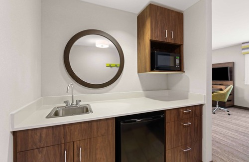 Burlington Hotel | Hampton Inn & Suites Burlington