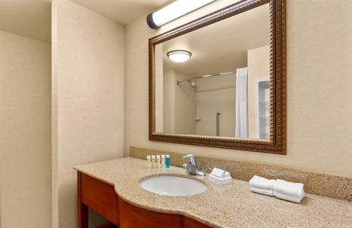 Burlington Hotel | Hampton Inn & Suites Burlington