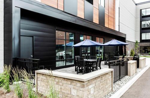 Quartier 5-2 Hotel | Hampton Inn & Suites by Hilton Québec - Beauport