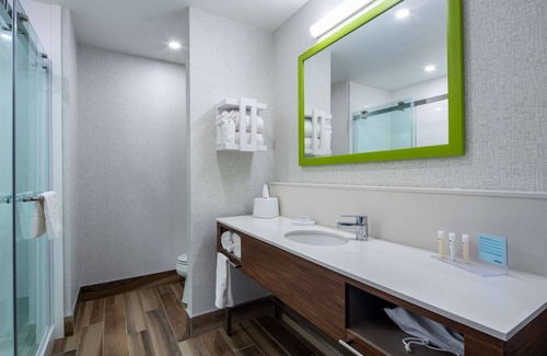 Northwest Edmonton Hotel | Hampton Inn & Suites by Hilton Edmonton St. Albert