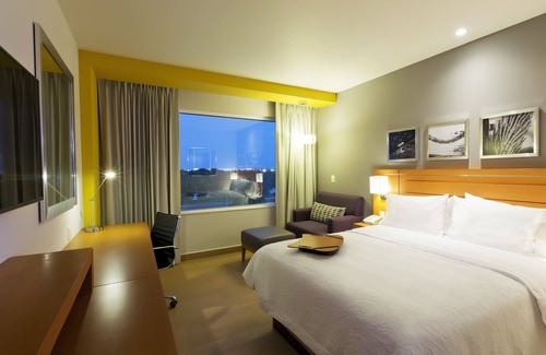 Paraiso Hotel | Hampton Inn & Suites by Hilton Paraiso