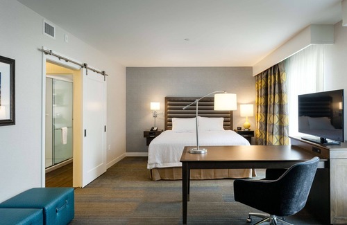 Maple Leaf Hotel | Hampton Inn & Suites by Hilton Seattle/Northgate