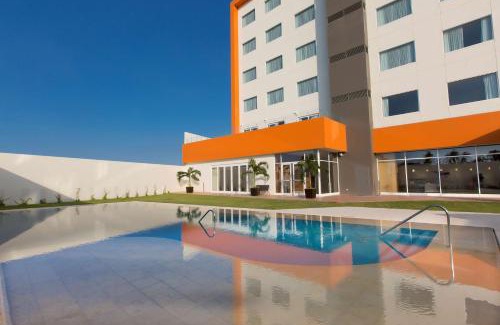 Paraiso Hotel | Hampton Inn & Suites by Hilton Paraiso