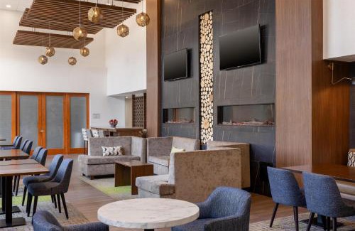 Windsor Hotel | Hampton Inn & Suites by Hilton Windsor
