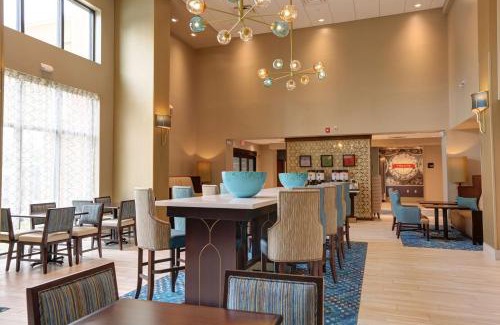 Temple Crest Hotel | Hampton Inn & Suites by Hilton Tampa Busch Gardens Area