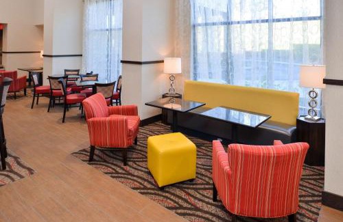 California Hotel | Hampton Inn & Suites California University-Pittsburgh