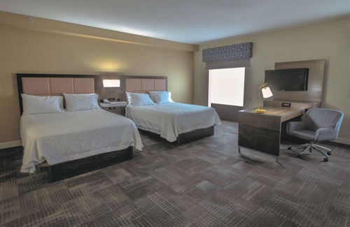 Greenbrier West Hotel | Hampton Inn & Suites Chesapeake-Battlefield Blvd.