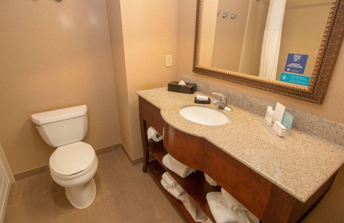 Greenbrier West Hotel | Hampton Inn & Suites Chesapeake-Battlefield Blvd.