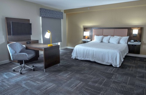 Greenbrier West Hotel | Hampton Inn & Suites Chesapeake-Battlefield Blvd.