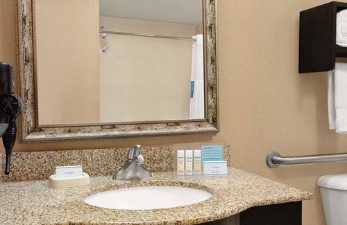 Enid Hotel | Hampton Inn & Suites Enid