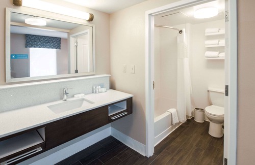 Owens Cross Roads Hotel | Hampton Inn & Suites Huntsville Hampton Cove