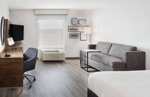 Lanett Hotel | Hampton Inn & Suites Lanett-West Point