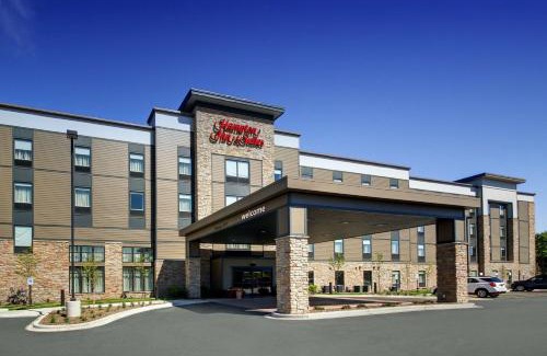 West Allis Hotel | Hampton Inn & Suites Milwaukee West