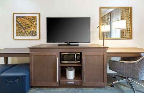 Newport Hotel | Hampton Inn & Suites Newport/Cincinnati