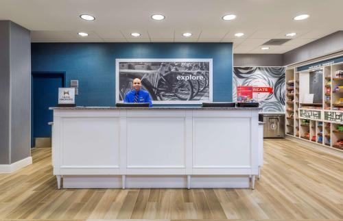 Newport Hotel | Hampton Inn & Suites Newport/Cincinnati, KY