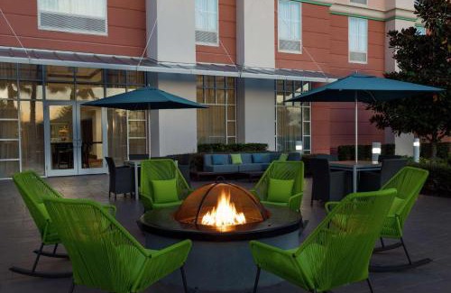 Airport North Hotel | Hampton Inn & Suites Orlando Airport at Gateway Village