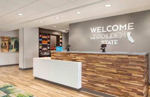 Oroville Hotel | Hampton Inn & Suites Oroville