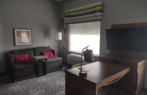 New Stanton Hotel | Hampton Inn & Suites Pittsburgh New Stanton
