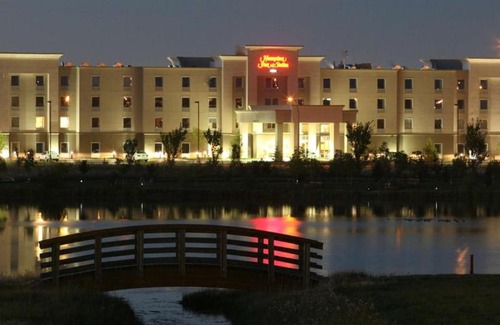 Red Deer Hotel | Hampton Inn & Suites Red Deer