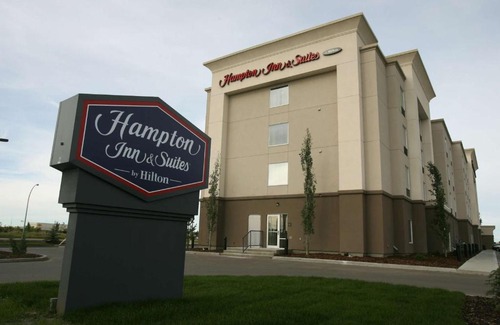 Red Deer Hotel | Hampton Inn & Suites Red Deer